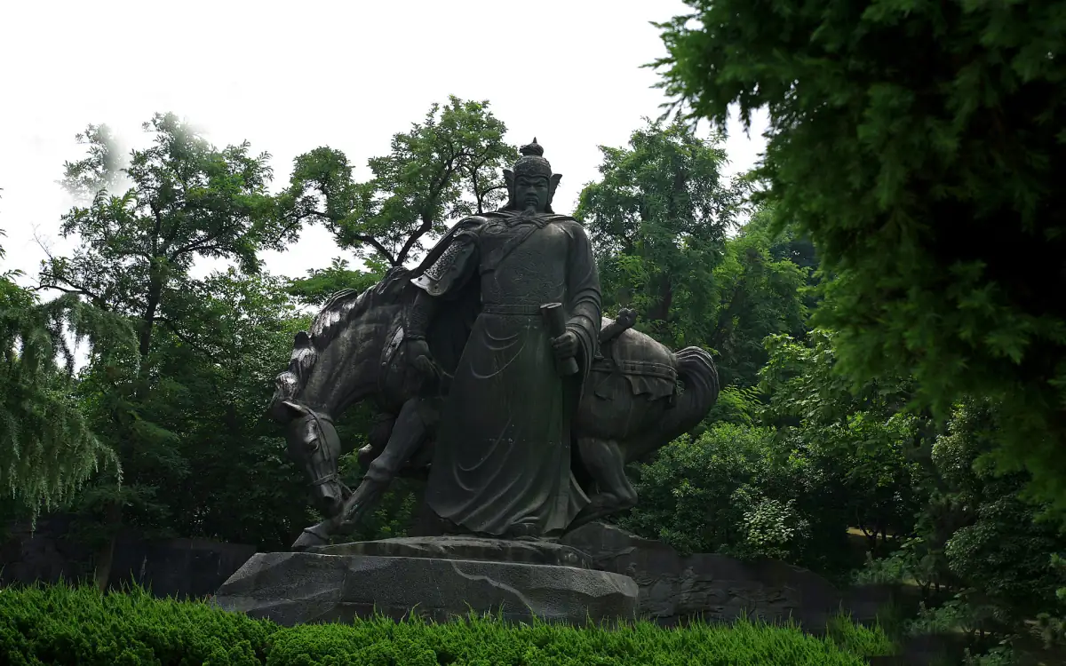 Wuhan Travel Guide 2026: Yellow Crane Tower, Cherry Blossoms & the Yangtze