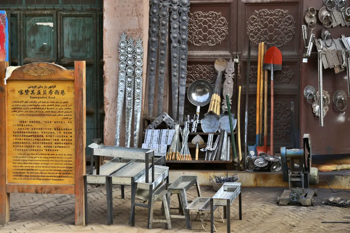 Kashgar Old City Xinjiang Complete Guide 2026: Sunday Market, Handcraft Bazaar & Culture