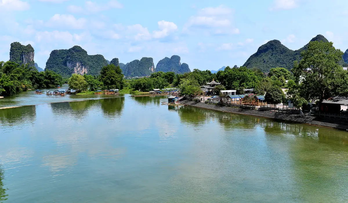 Yangshuo & Yulong River: Karst Valleys, Bamboo Rafts & Cycling Through Rice Fields
