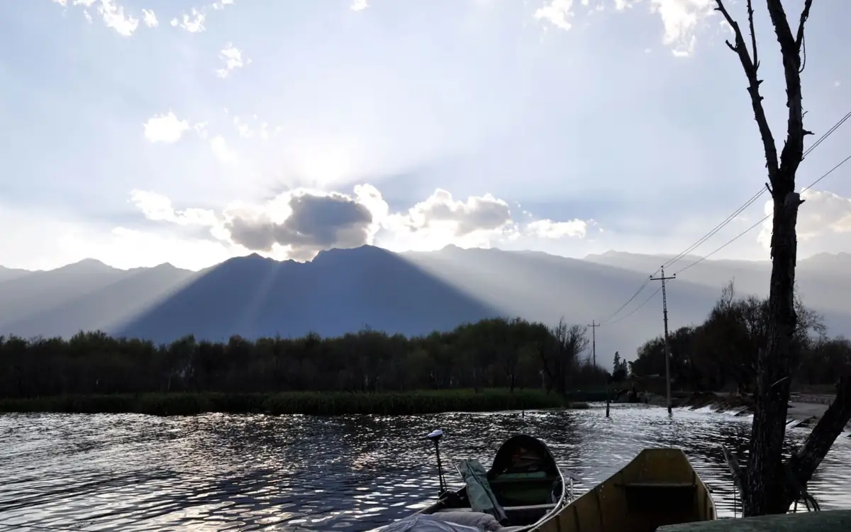 Dali Erhai Lake Cycling Guide 2026: Full Circuit, Lakeside Villages & Best Stops