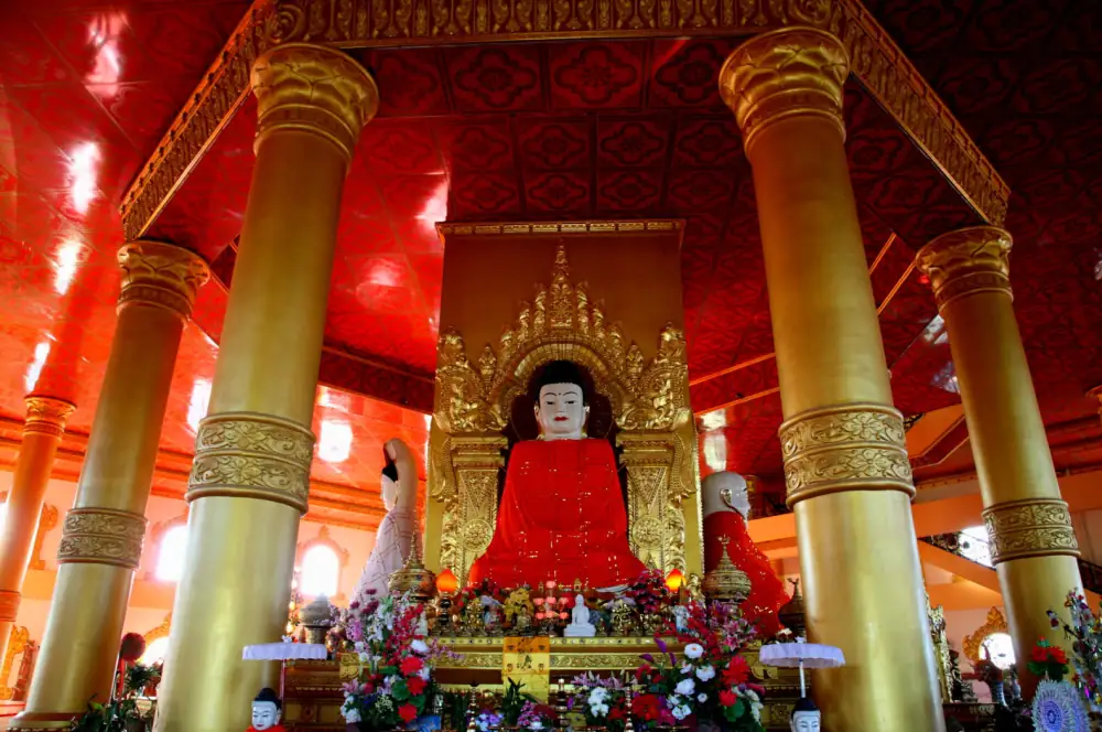 Dehongmenghuandajin Pagoda Scenery, Yunnan