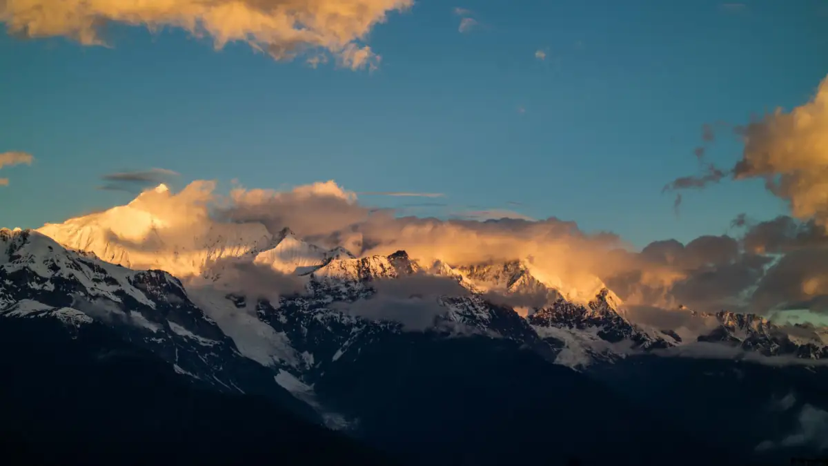 Deqin & Meili Snow Mountain: Yunnan's Hidden Tibetan Peak at Sunrise