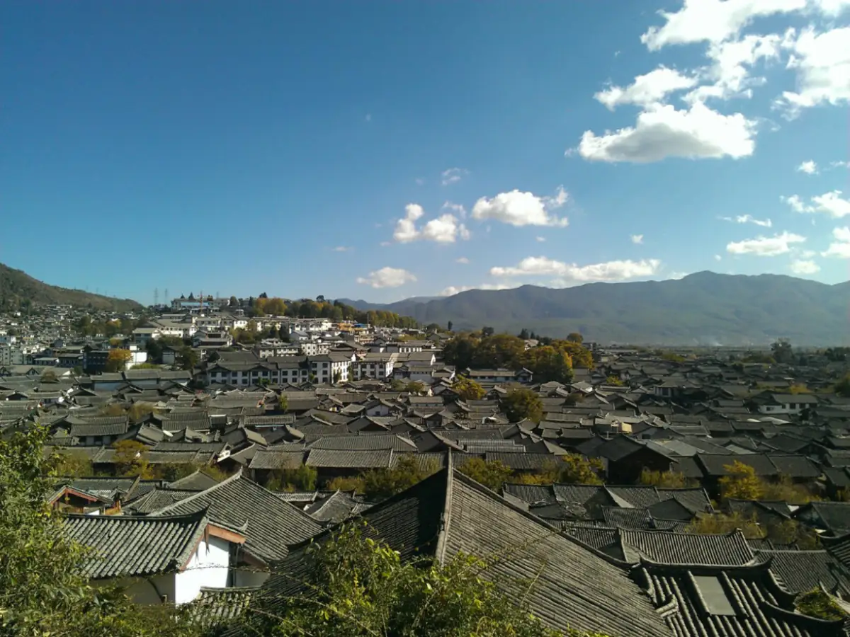 Lincang Yunnan Guide 2026: Wild Ancient Tea Trees & the Forgotten Border Region