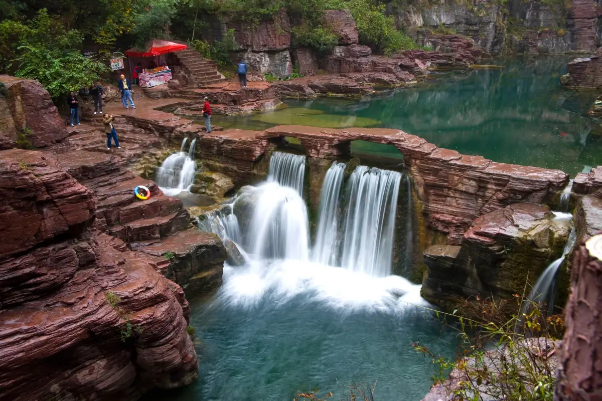 Yuntai Mountain: A Walker's Guide to Henan's Gorge Country