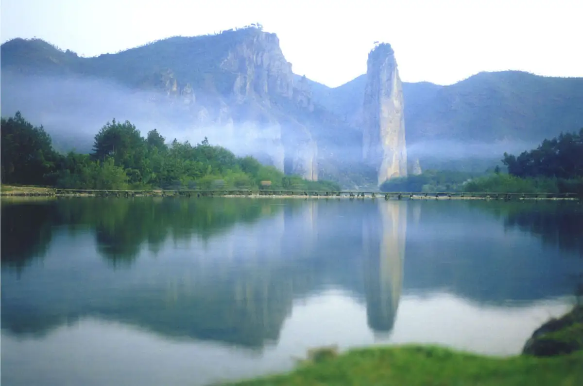 Tiantai Mountain Guide: Birthplace of Tiantai Buddhism in Zhejiang